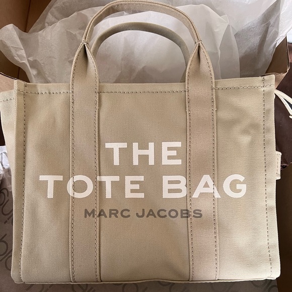 Marc Jacobs Handbags - Marc Jacobs the medium  tote